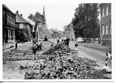 Rechts steht heute die Sparkasse