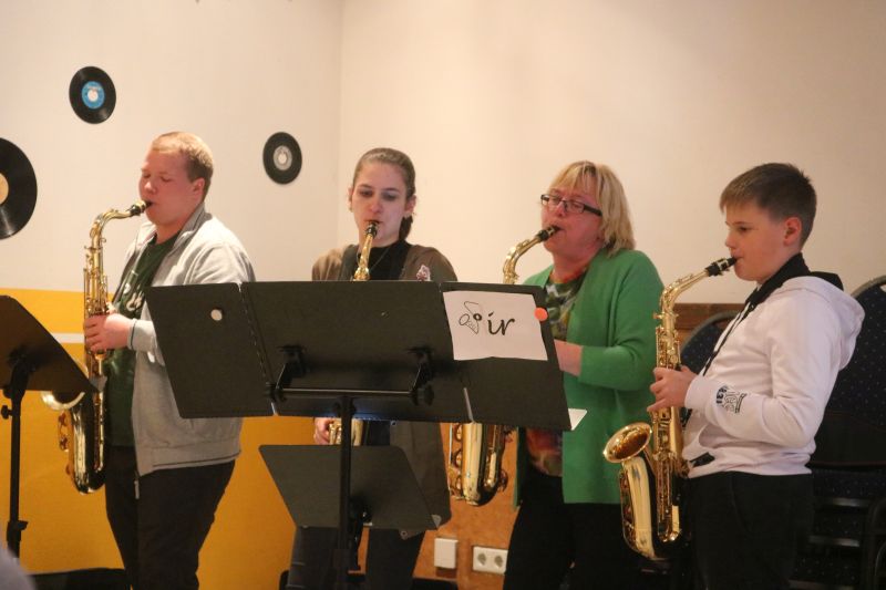 Beim Dorfabend in Buldern herrschte gute Stimmung. Für musikalische Unterhaltung sorgte die Saxophongruppe „Air“.  

